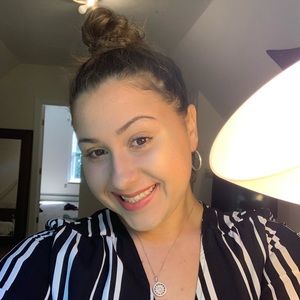 Meet your Posher, Olivia